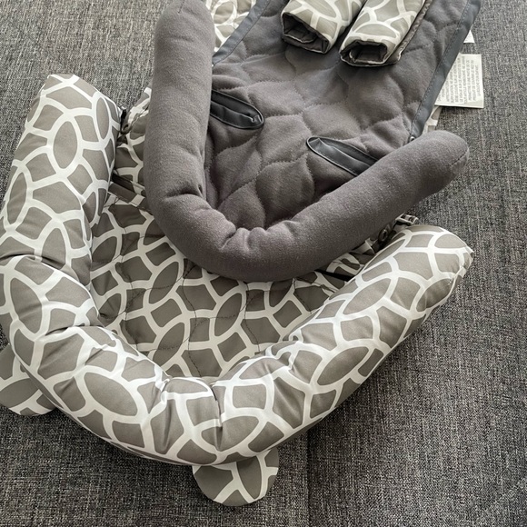 On the Goldbug Duo Head Support + Strap Covers for Car Seats and Strollers - Picture 3 of 4